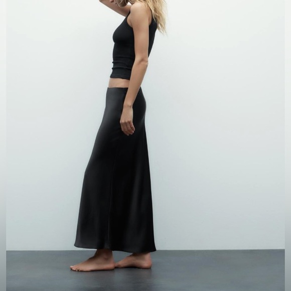 Zara Satin Effect Midi Skirt - black - size XS - Picture 1 of 6